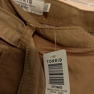 Brand nee Khaki Cargo Capri Pants